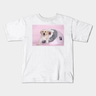 Labrador puppy in pink Kids T-Shirt